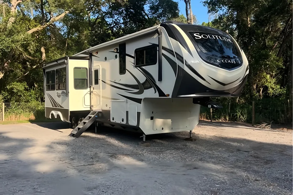 Grand Design Solitude Spacious 2 Bedroom