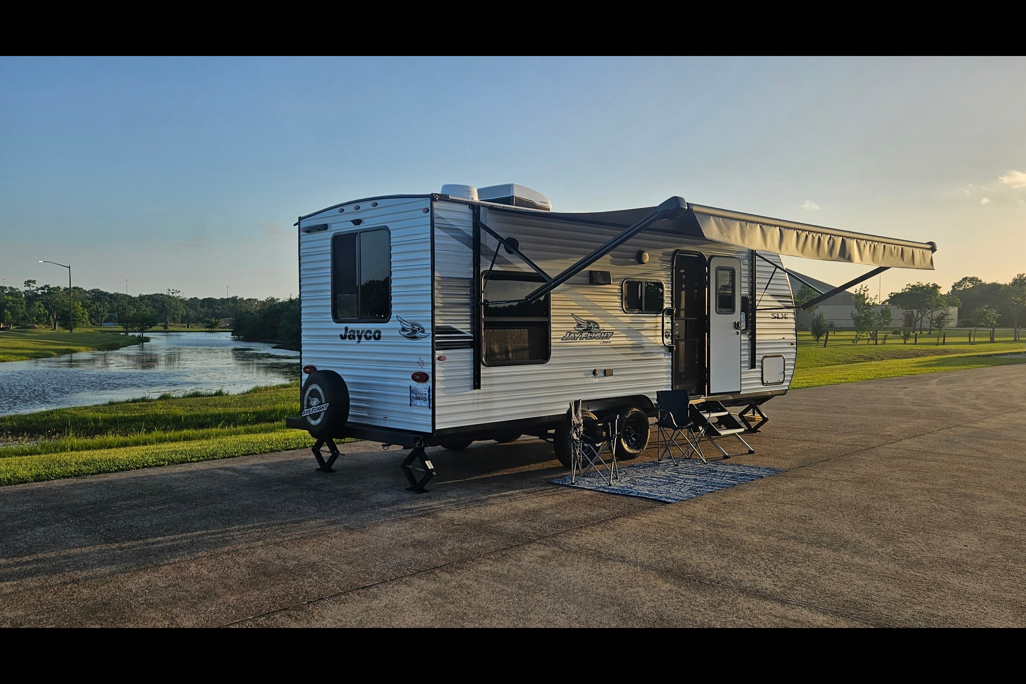 2025 Jayco Jay Flight SLX 210 QB Travel Trailer (Couples or Small Families Trailer)