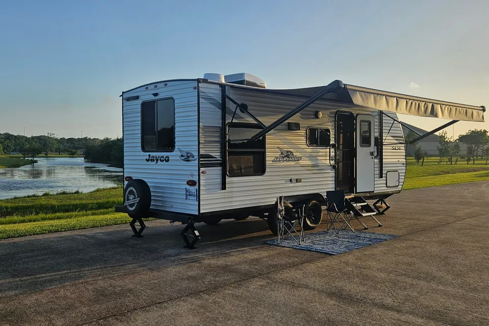 2025 Jayco Jay Flight SLX 210 QB Travel Trailer (Couples or Small Families Trailer)