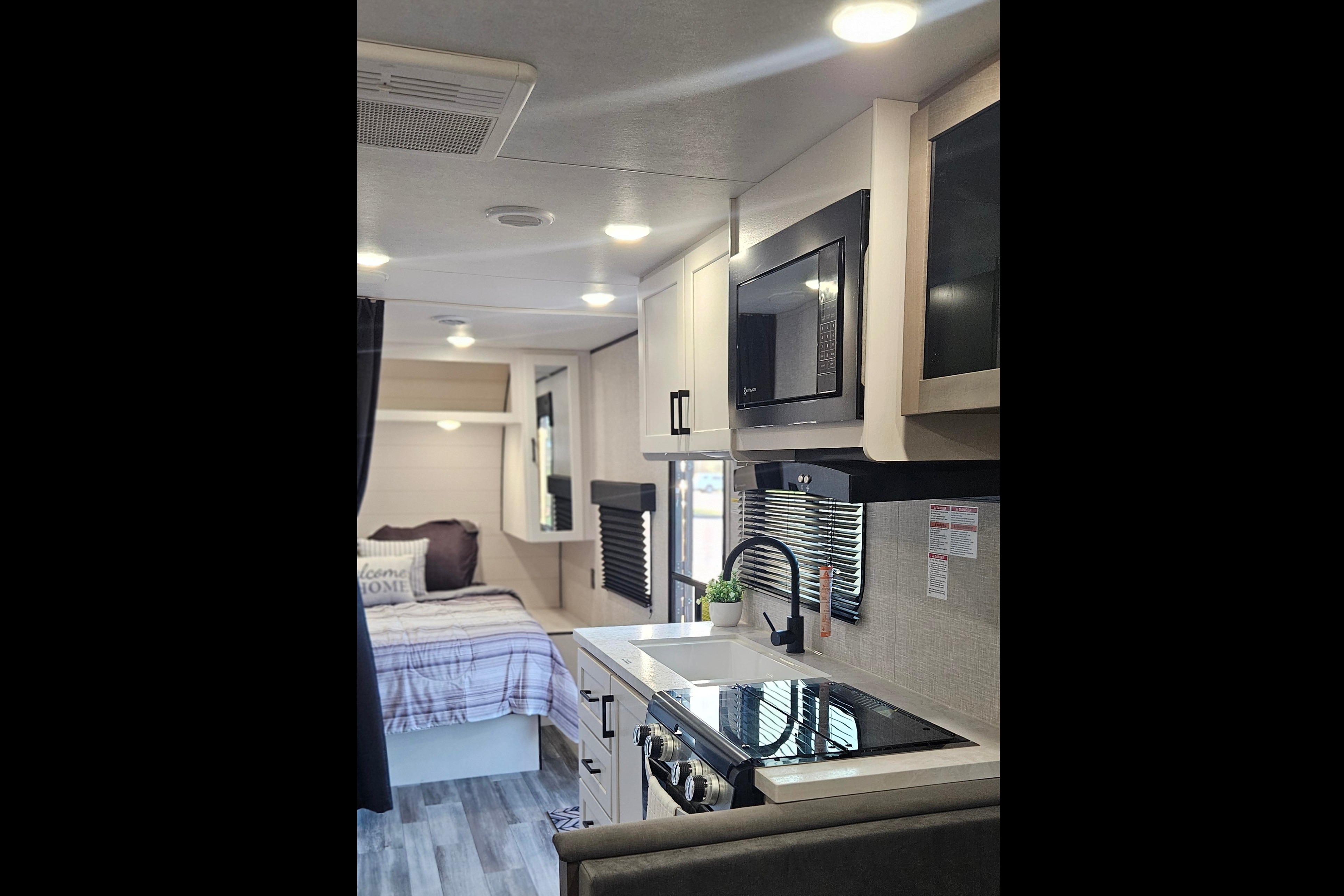 2025 Jayco Jay Flight SLX 210 QB Travel Trailer (Couples or Small Families Trailer)