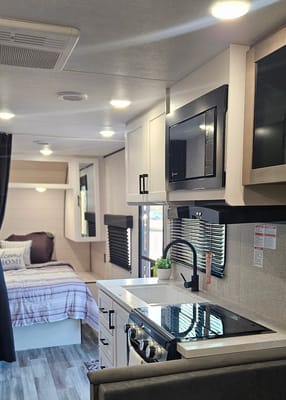 2025 Jayco Jay Flight SLX 210 QB Travel Trailer (Couples or Small Families Trailer)