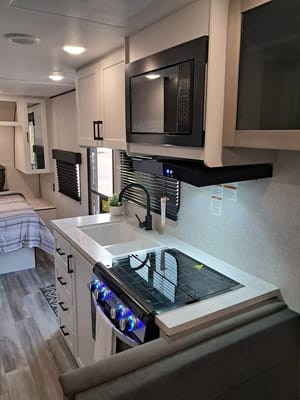 2025 Jayco Jay Flight SLX 210 QB Travel Trailer (Couples or Small Families Trailer)