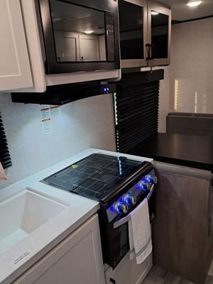 2025 Jayco Jay Flight SLX 210 QB Travel Trailer (Couples or Small Families Trailer)