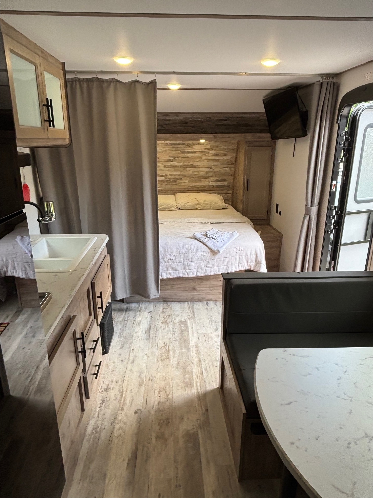 Lance's Grand River 25BH Travel Trailer