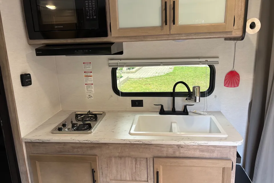 Lance's Grand River 25BH Travel Trailer