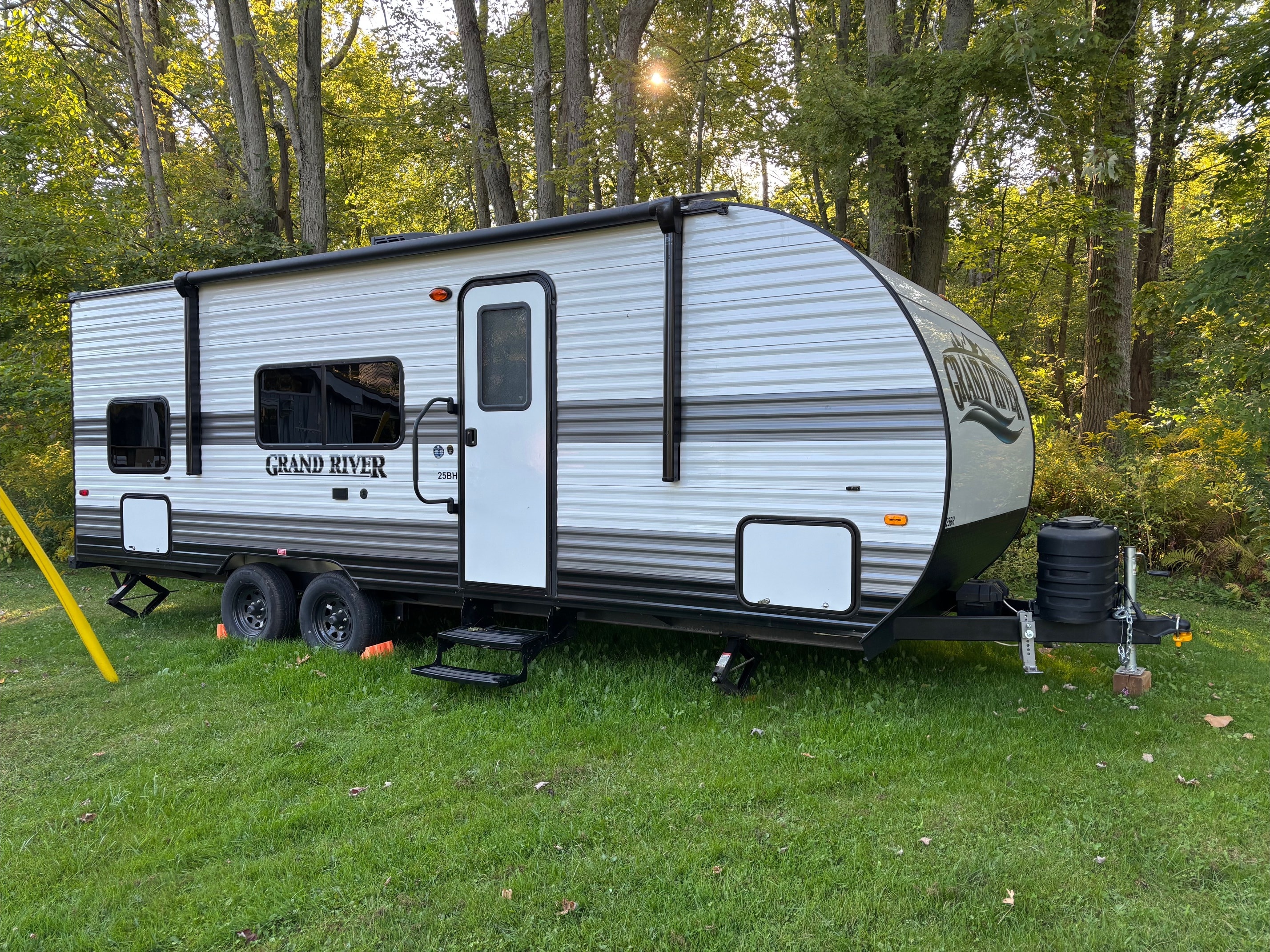 Lance's Grand River 25BH Travel Trailer