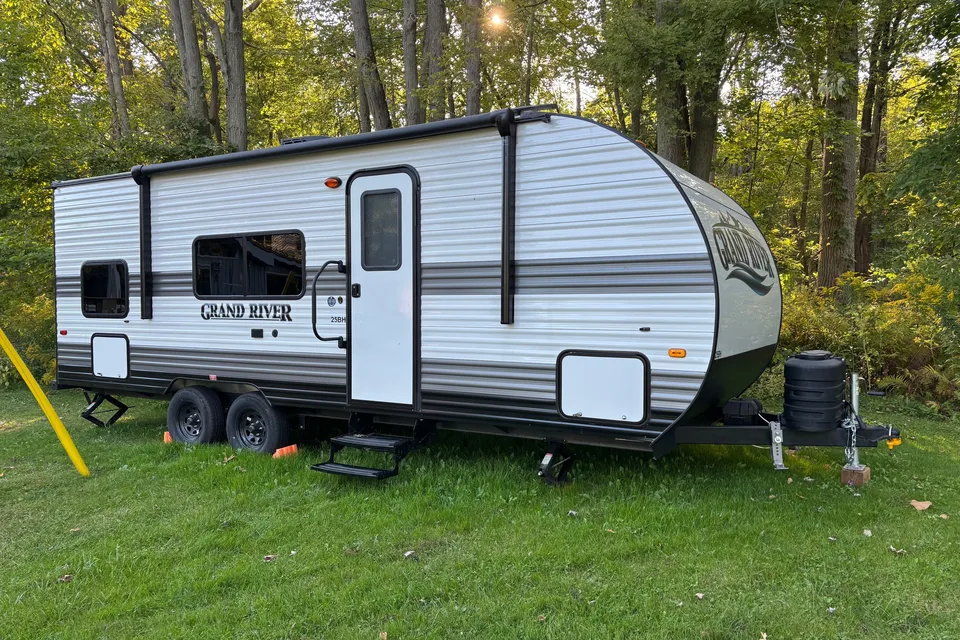 Lance's Grand River 25BH Travel Trailer