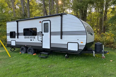 Lance's Grand River 25BH Travel Trailer