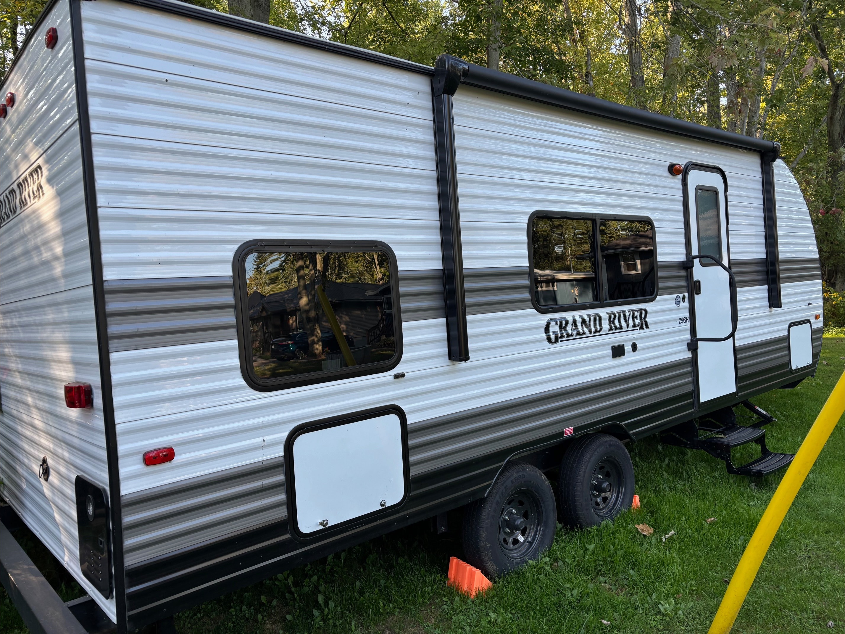 Lance's Grand River 25BH Travel Trailer