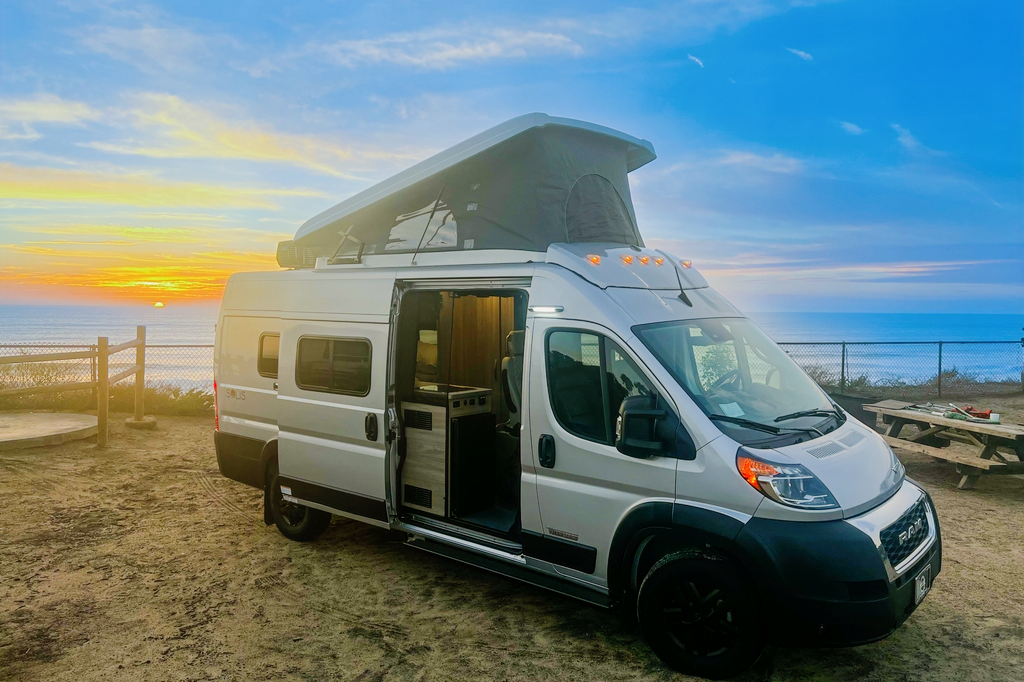 Beyond Glamping - Starlink Included - The Silver Spoon