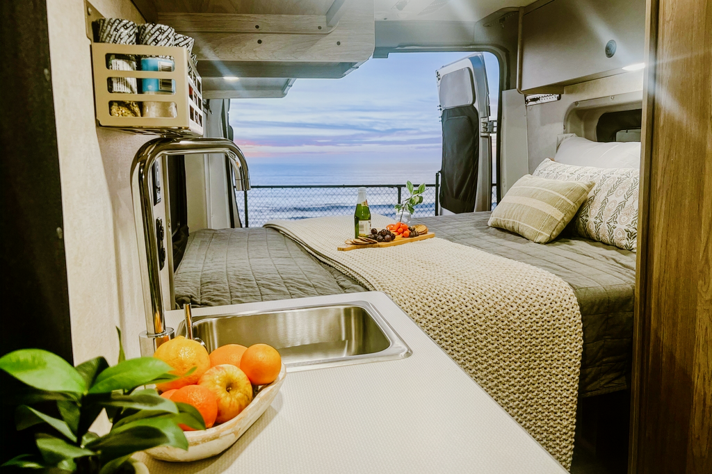 Beyond Glamping - Starlink Included - The Silver Spoon