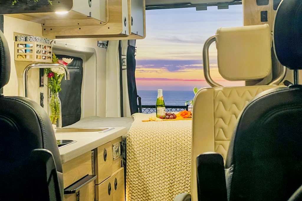 Beyond Glamping - Starlink Included - The Silver Spoon