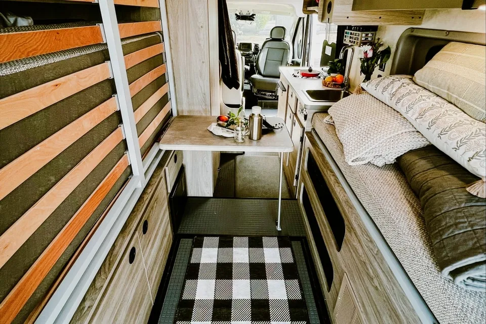 Beyond Glamping - Starlink Included - The Silver Spoon