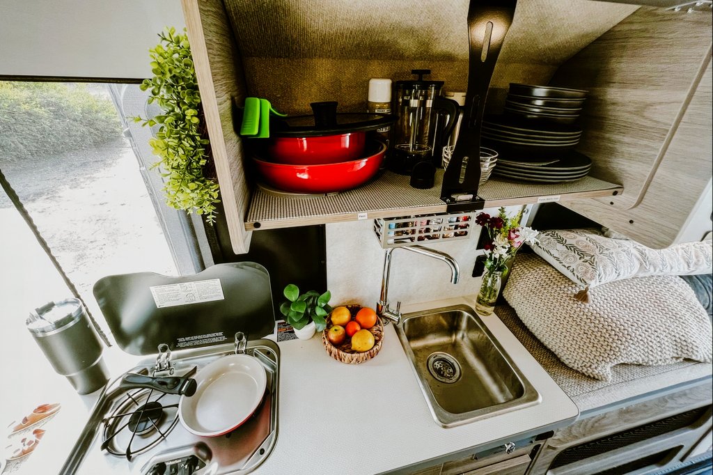 Beyond Glamping - Starlink Included - The Silver Spoon