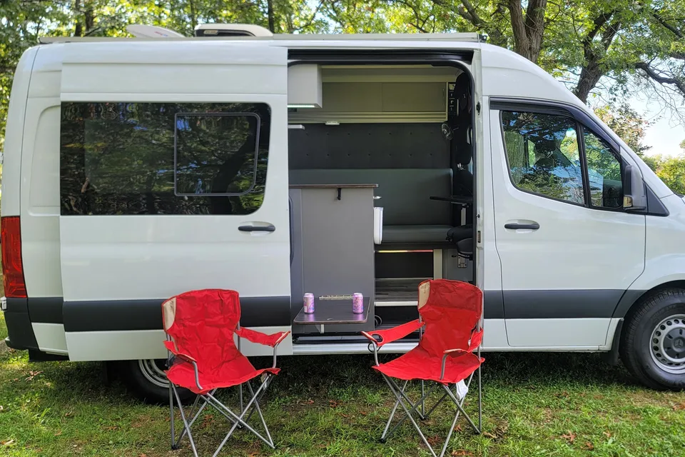 Moonbean, Sprinter Adventure Van 2022