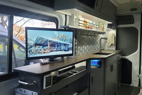 Moonbean, Sprinter Adventure Van 2022