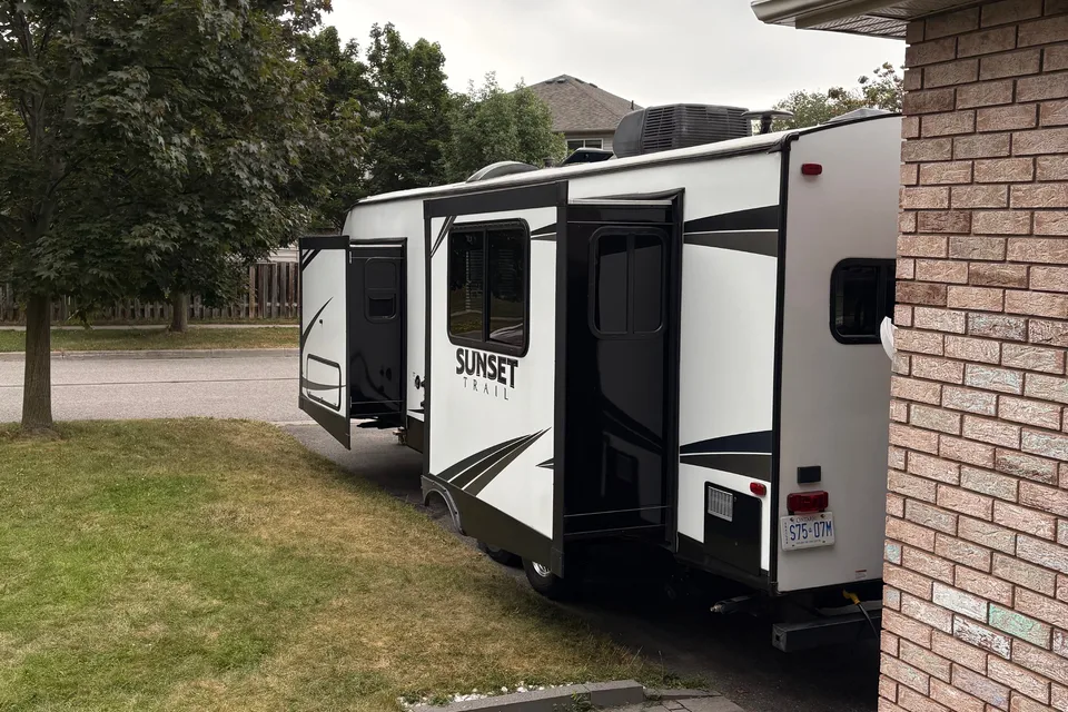Darryl and Tieran’s Crossroads 250rk Travel Trailer