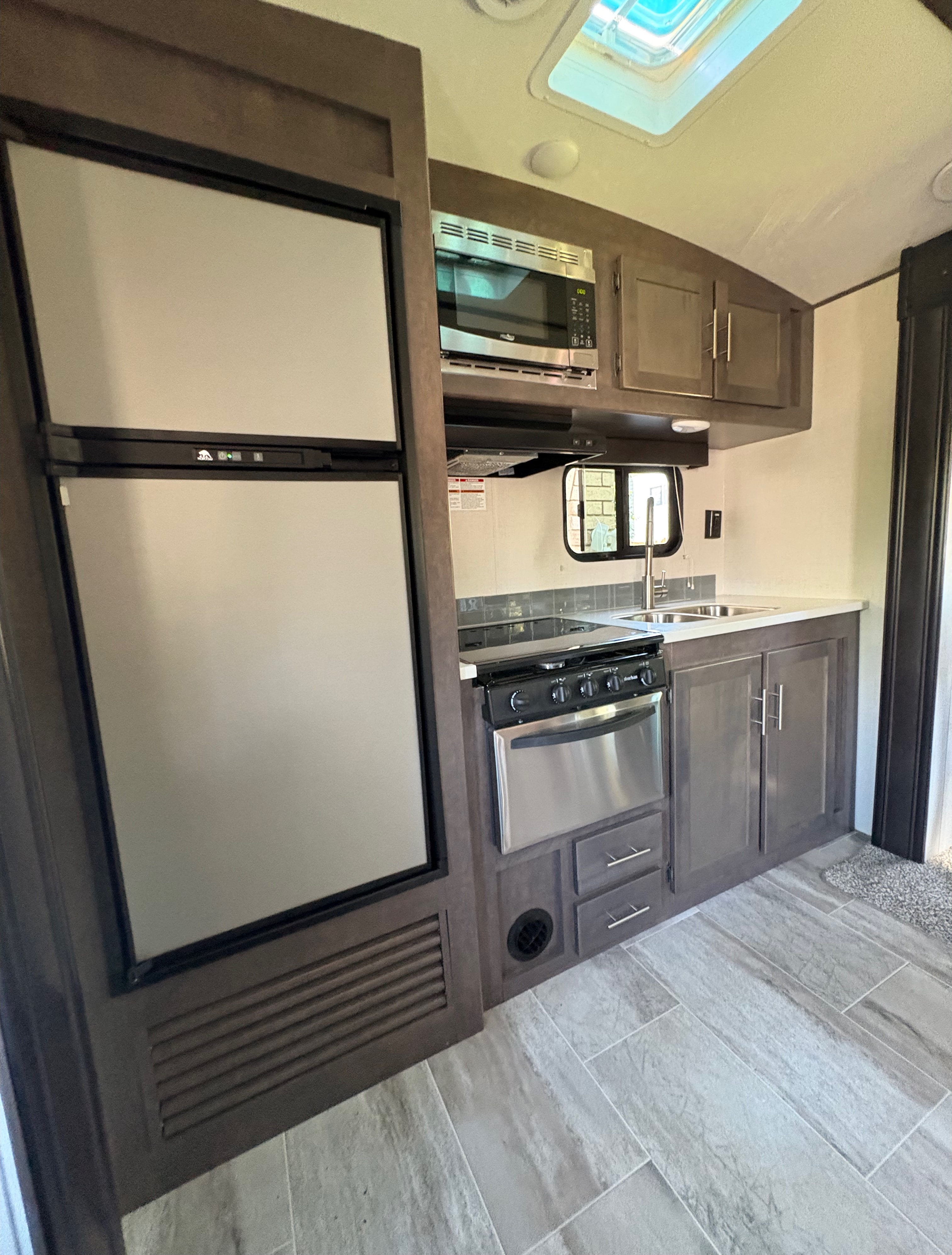 Darryl and Tieran’s Crossroads 250rk Travel Trailer