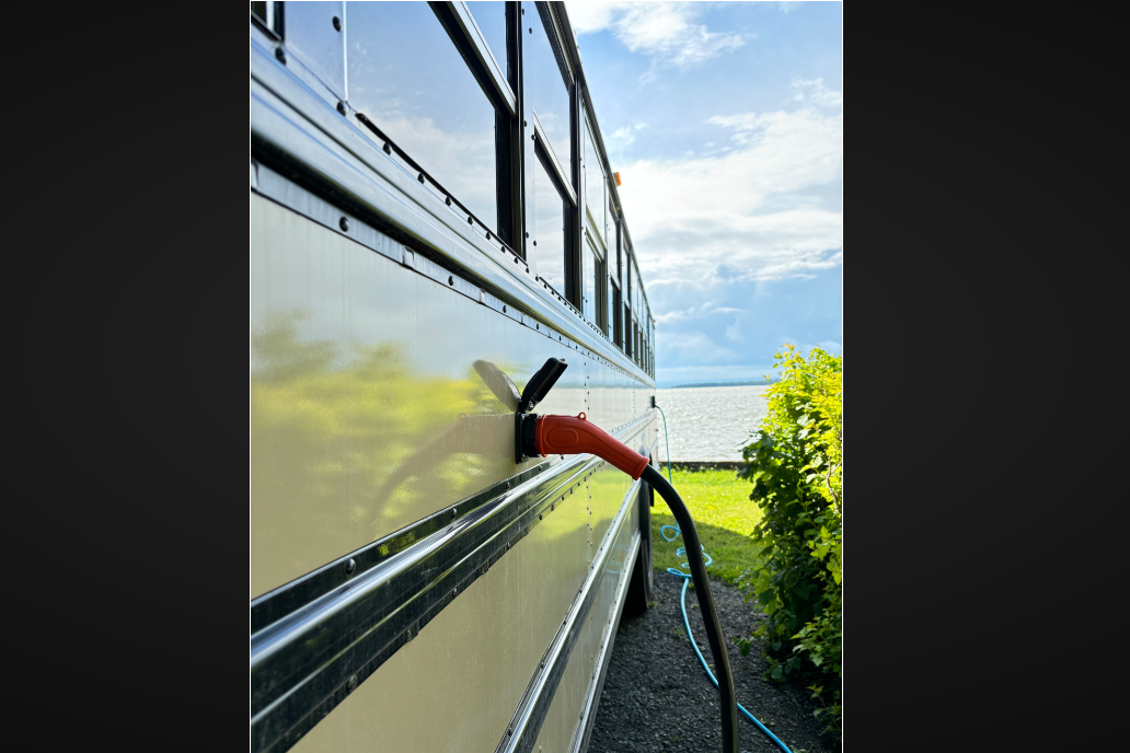 Magnifique Autobus converti 4 saisons! - Aucun permis spécial requis