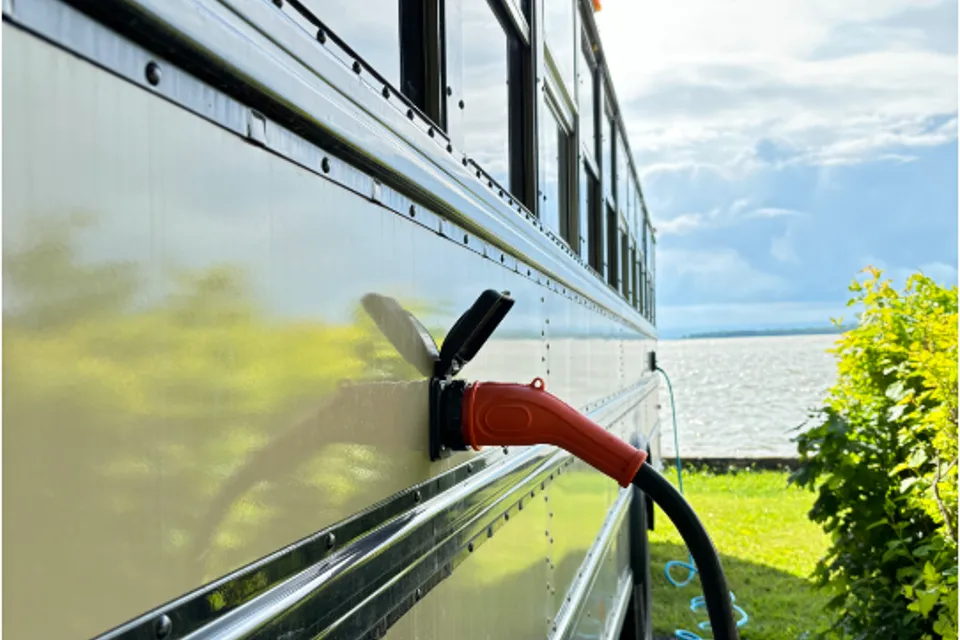 Magnifique Autobus converti 4 saisons! - Aucun permis spécial requis