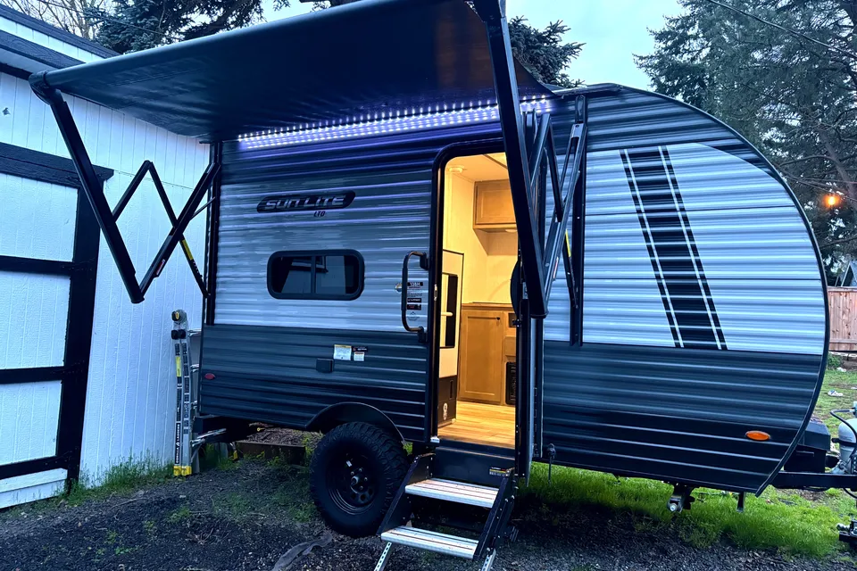 Cory's Sunset Park RV Sunlite LTD 13BH Travel Trailer