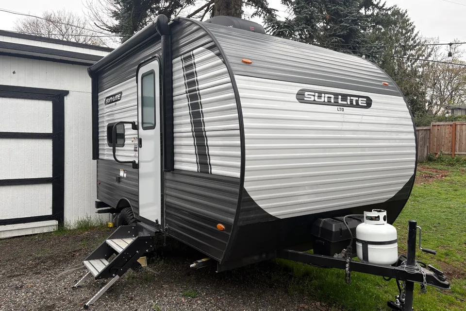 Cory's Sunset Park RV Sunlite LTD 13BH Travel Trailer