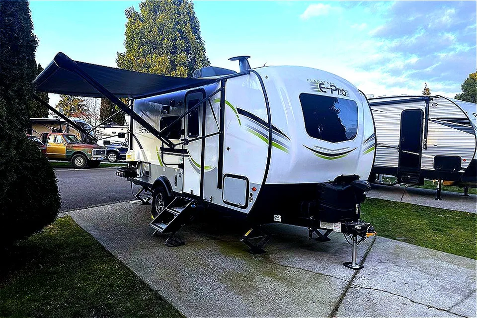 Grover ! New E-Pro 19BH  Lite Travel Trailer
