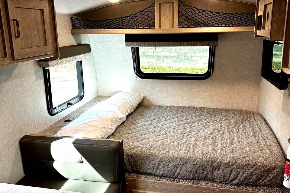 Grover ! New E-Pro 19BH  Lite Travel Trailer