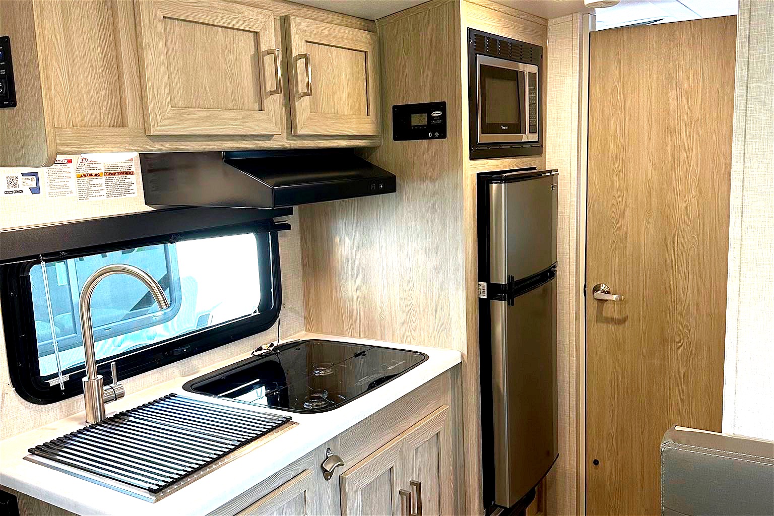Grover ! New E-Pro 19BH  Lite Travel Trailer