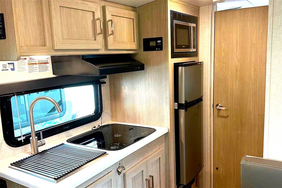 Grover ! New E-Pro 19BH  Lite Travel Trailer