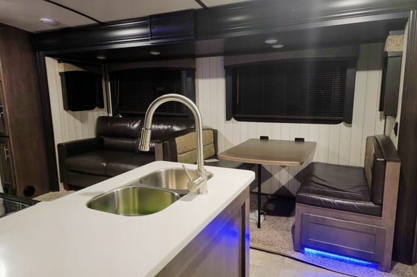 Catch the Sunset | Fully Loaded Family Bunkhouse
