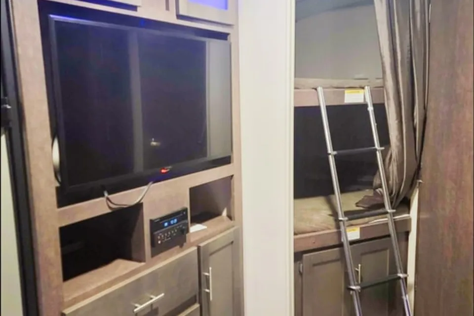 Catch the Sunset | Fully Loaded Family Bunkhouse