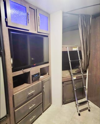 Catch the Sunset | Fully Loaded Family Bunkhouse