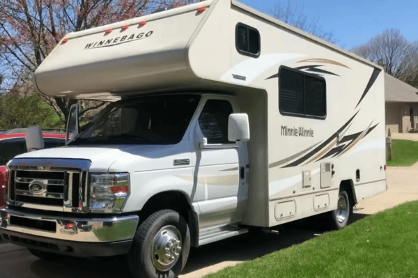 John's Winnebago Minnie Winnie 22R