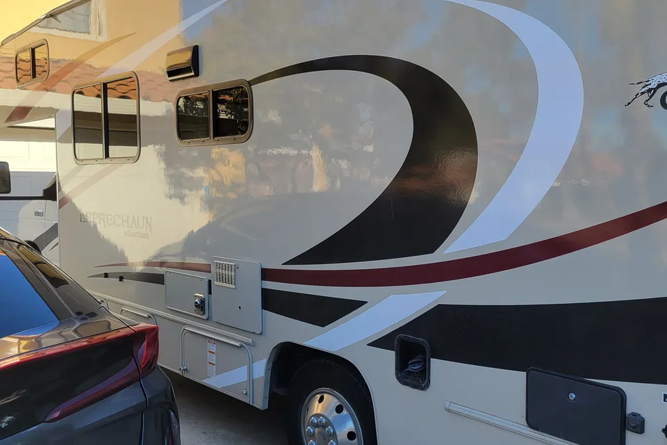 Kevin's Coachmen Leprechaun 230CB Class C