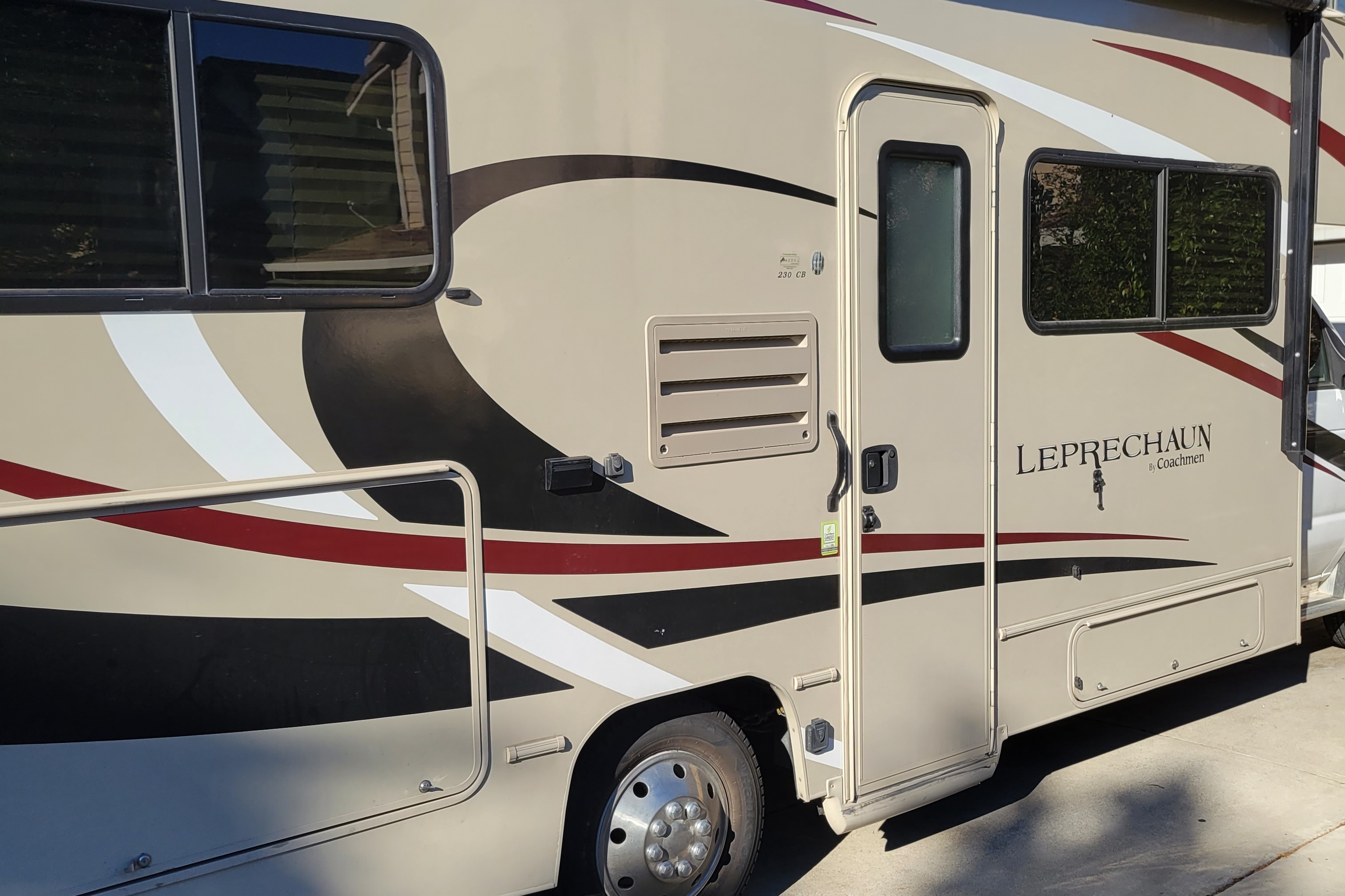 Kevin's Coachmen Leprechaun 230CB Class C