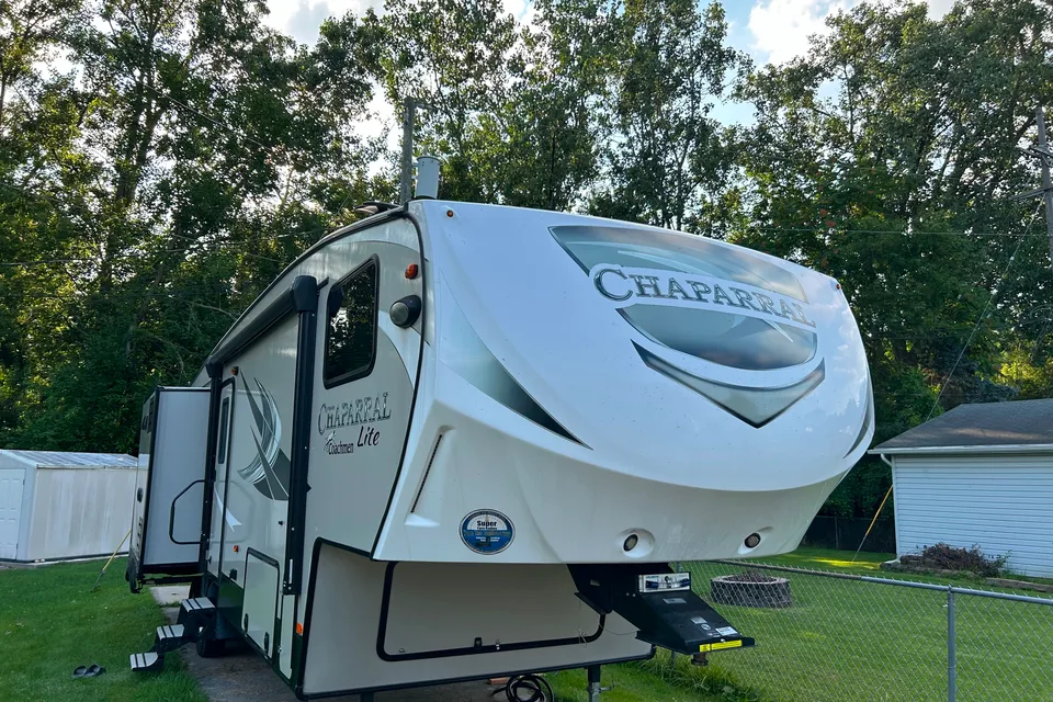 Jeff's Coachmen Chaparral lite Fifth Wheel