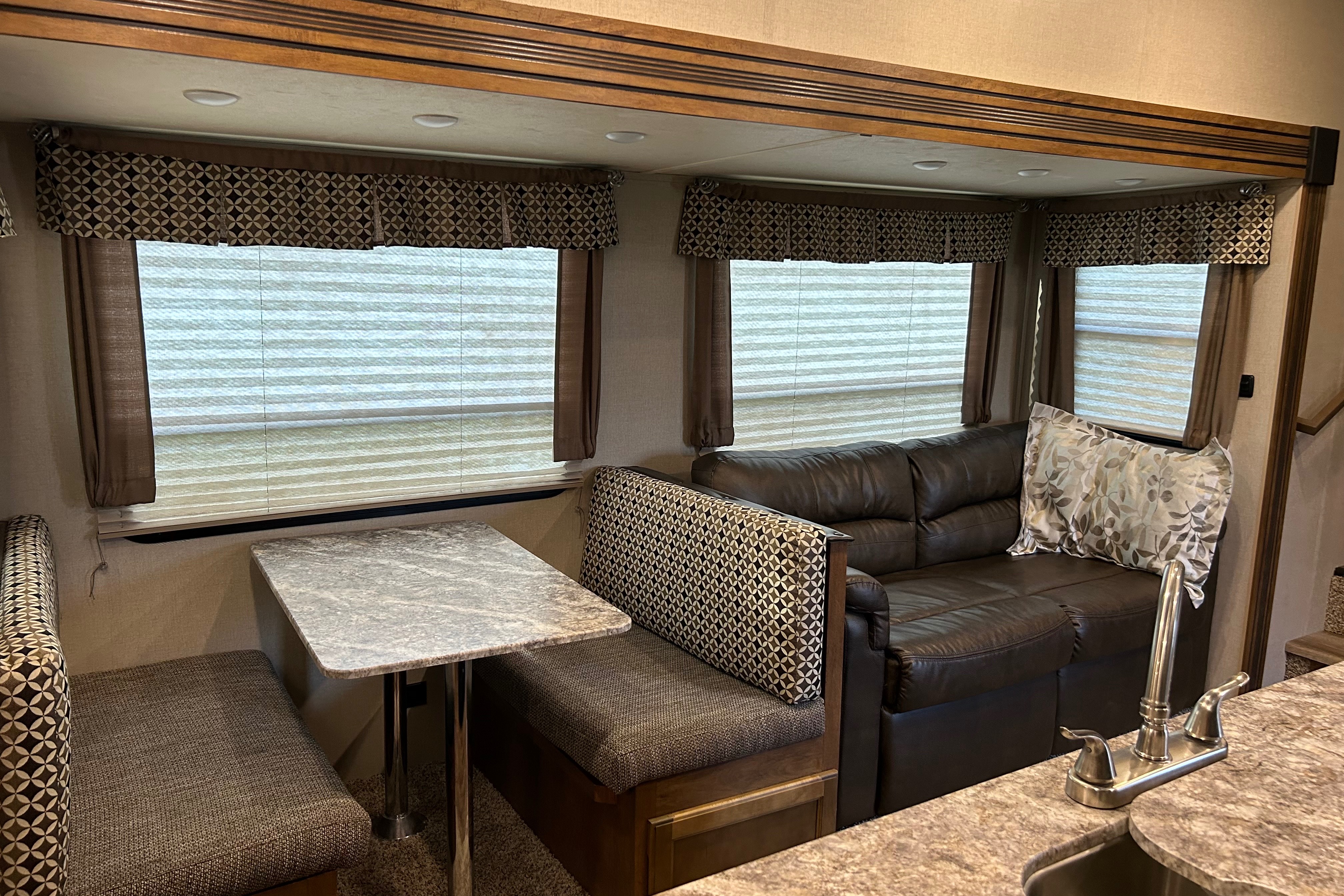 Jeff's Coachmen Chaparral lite Fifth Wheel
