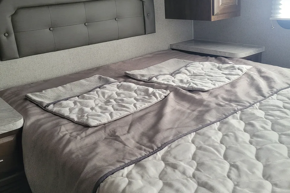 V & S Forest River Mini lite Travel Trailer