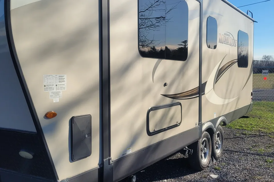 V & S Forest River Mini lite Travel Trailer