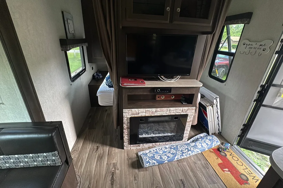 Brett's Starcraft Autumn Ridge Outfitter Travel Trailer