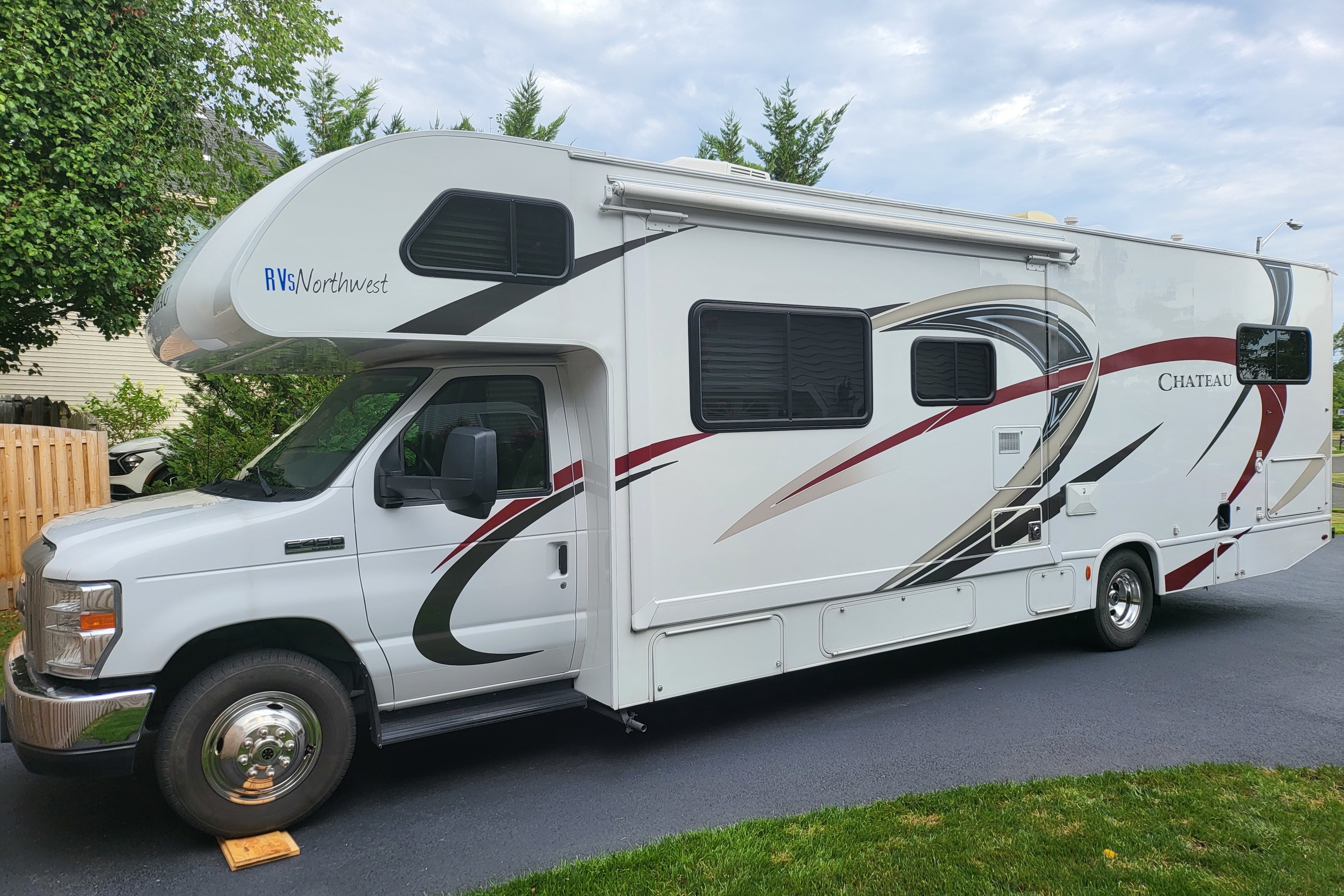 [30] Stress Free RVs - 2018 Class C - Chateau - Sleeps 10