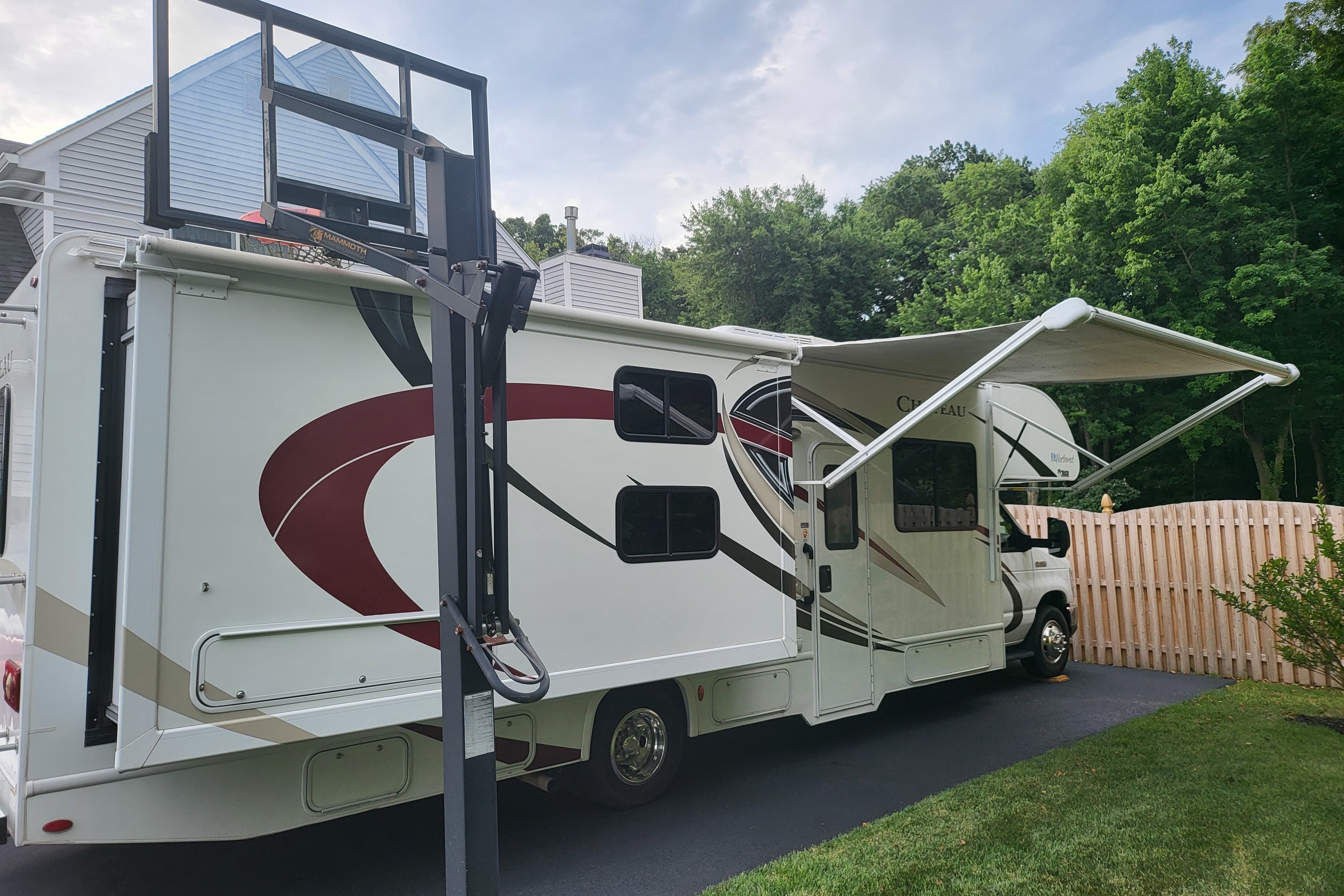 [30] Stress Free RVs - 2018 Class C - Chateau - Sleeps 10