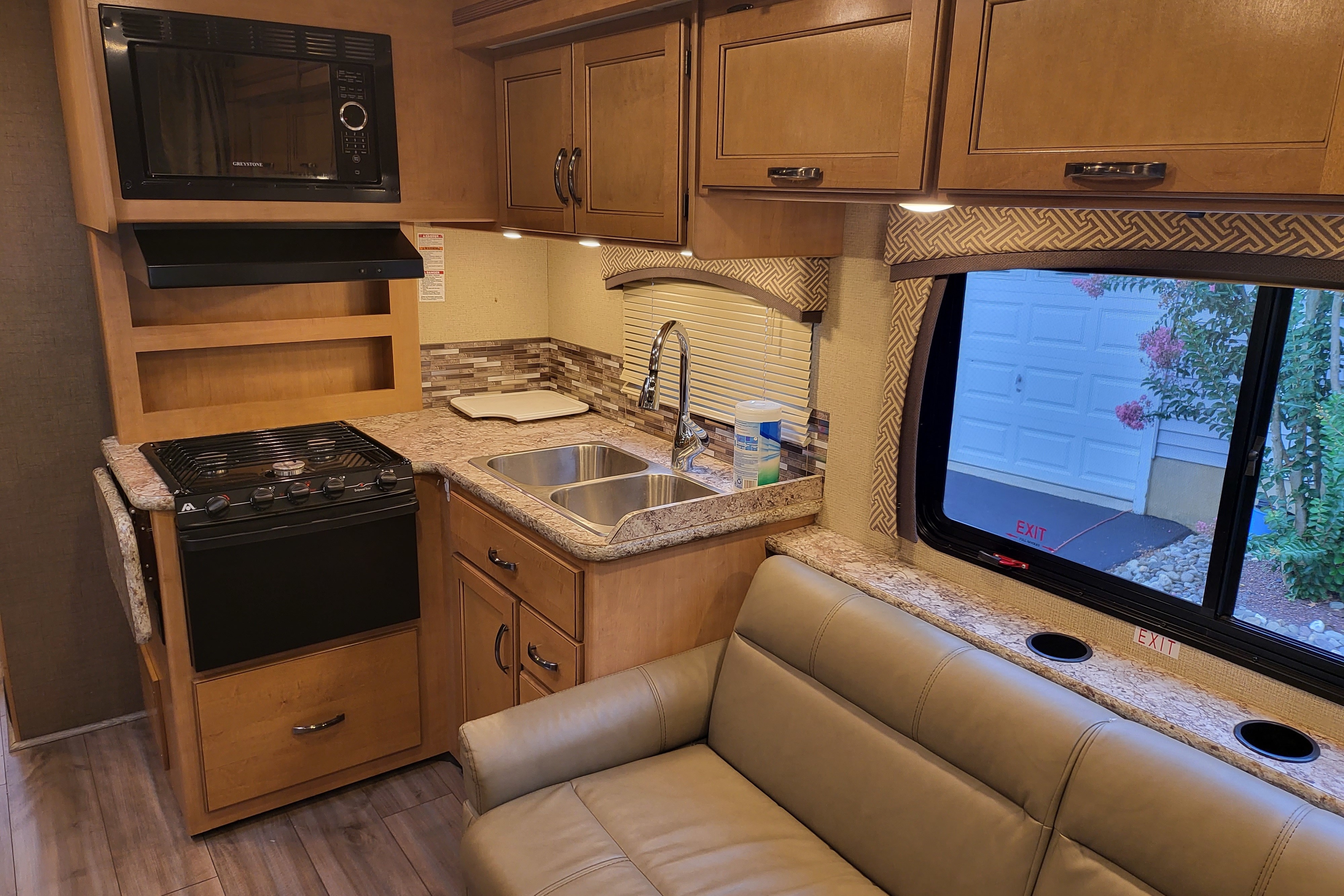 [30] Stress Free RVs - 2018 Class C - Chateau - Sleeps 10