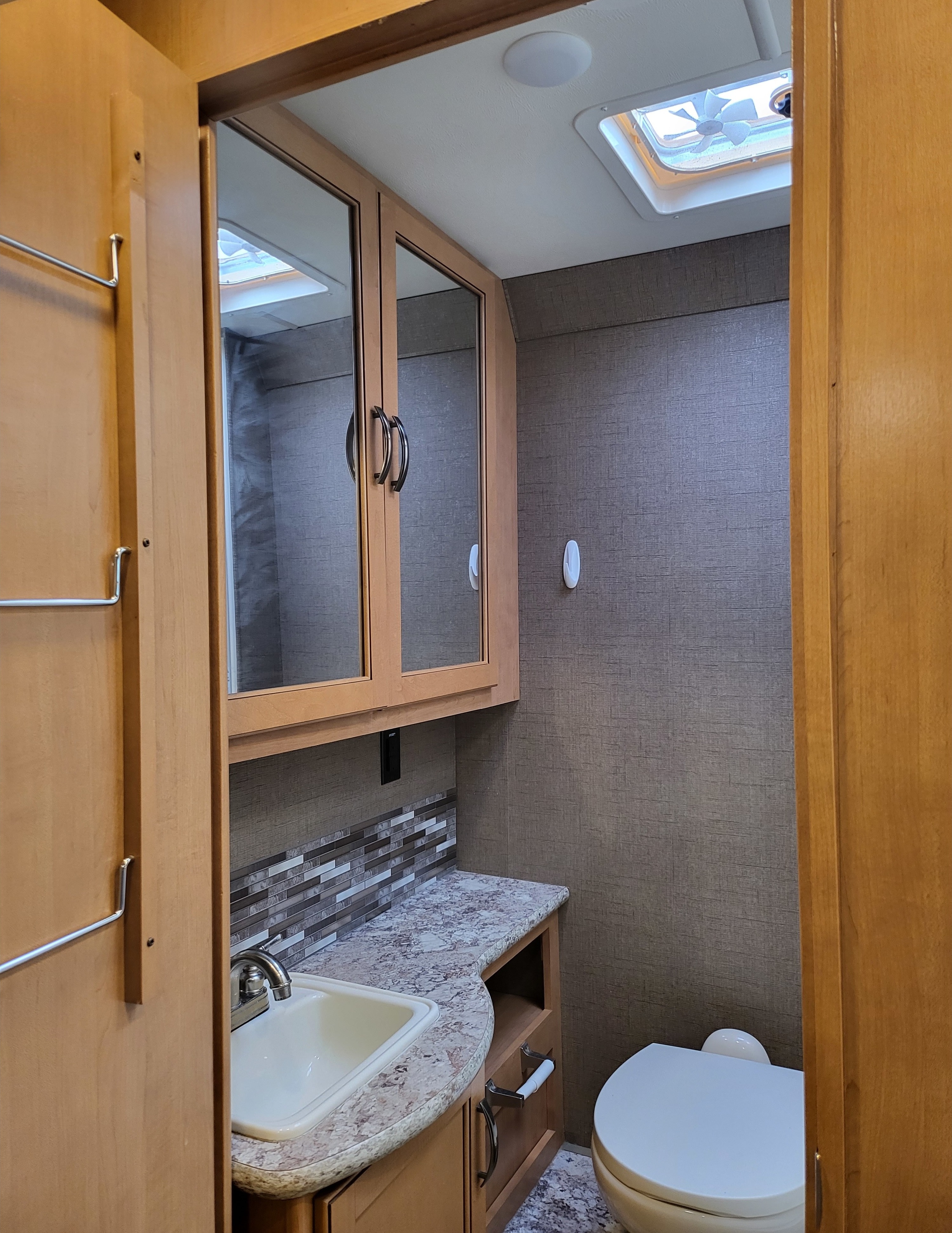 [30] Stress Free RVs - 2018 Class C - Chateau - Sleeps 10