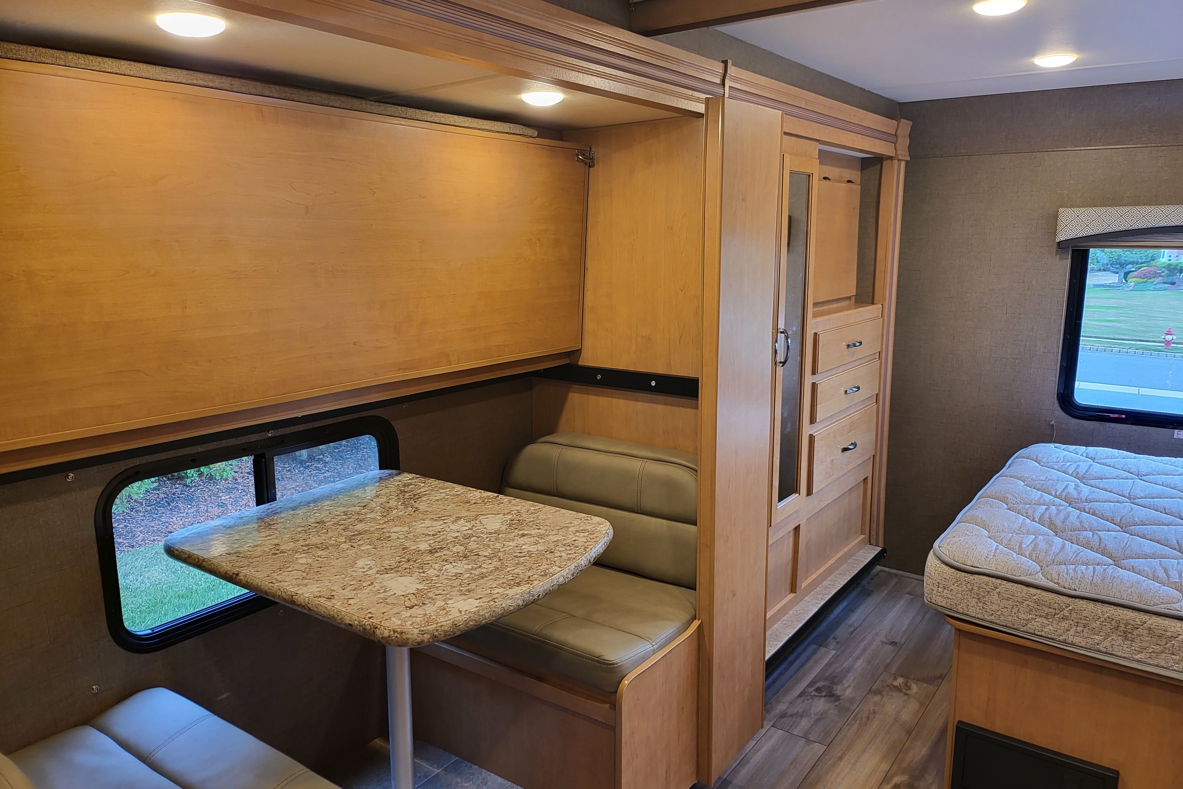 [30] Stress Free RVs - 2018 Class C - Chateau - Sleeps 10