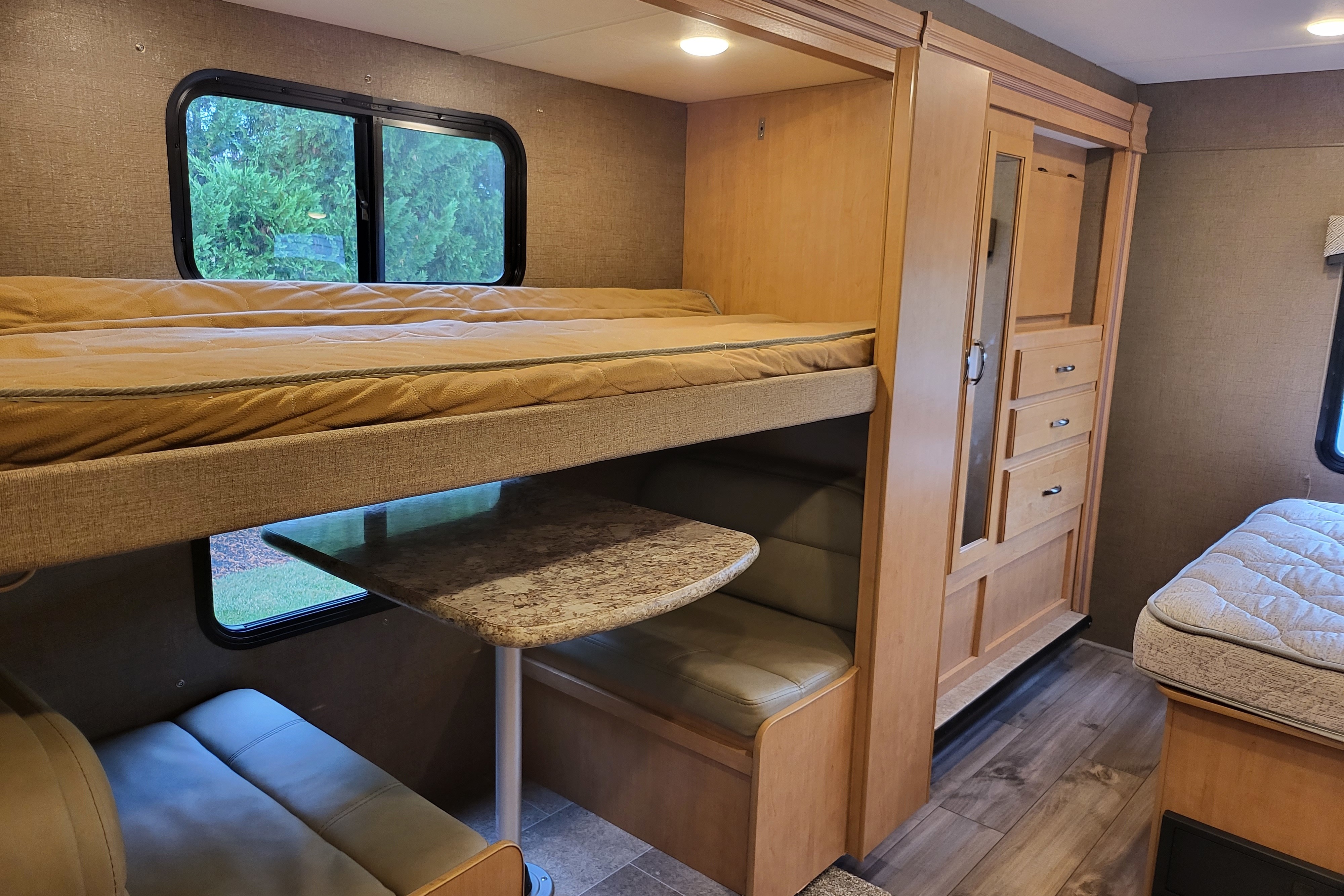 [30] Stress Free RVs - 2018 Class C - Chateau - Sleeps 10