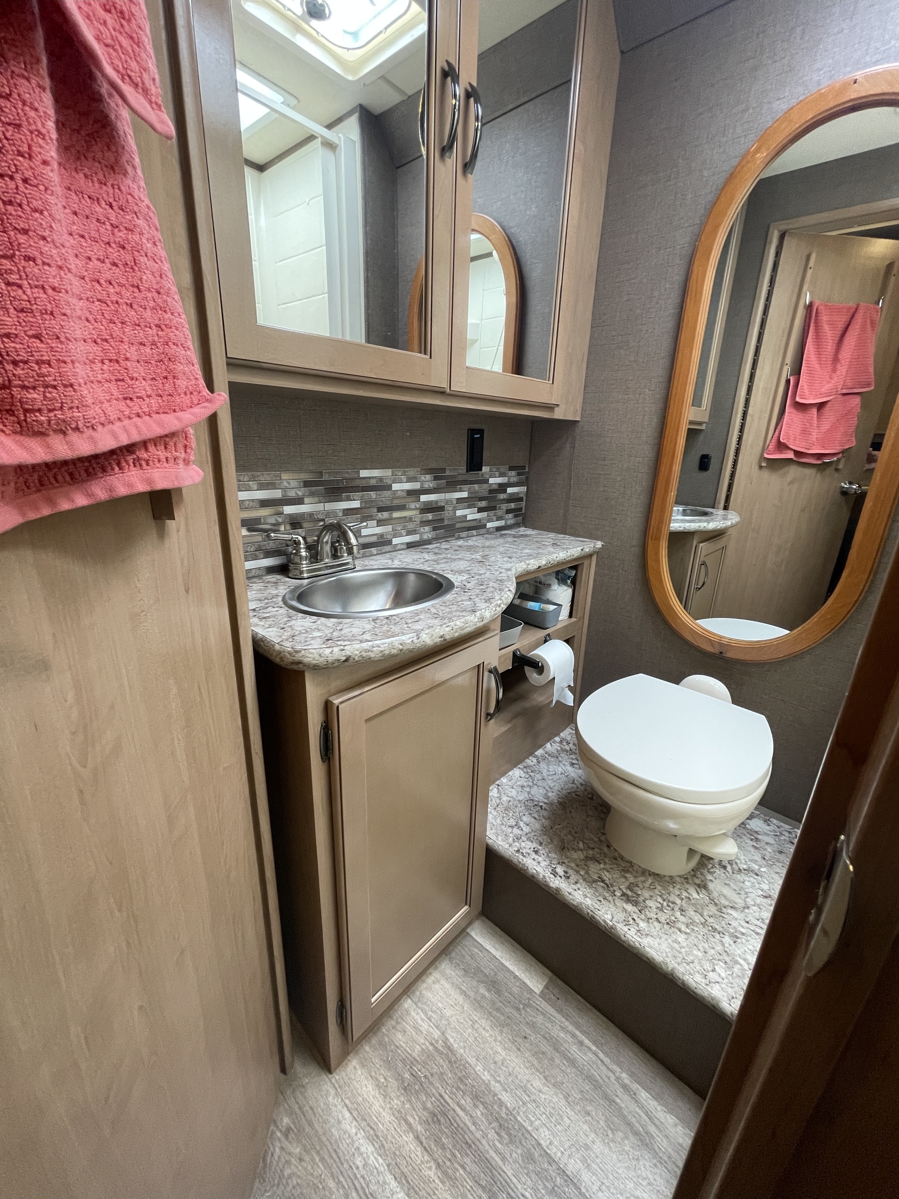 [30] Stress Free RVs - 2018 Class C - Chateau - Sleeps 10