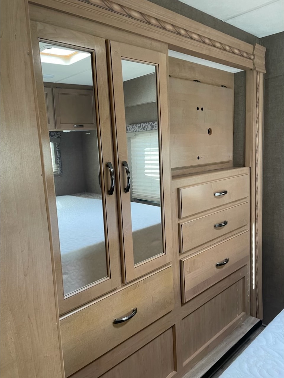 [30] Stress Free RVs - 2018 Class C - Chateau - Sleeps 10