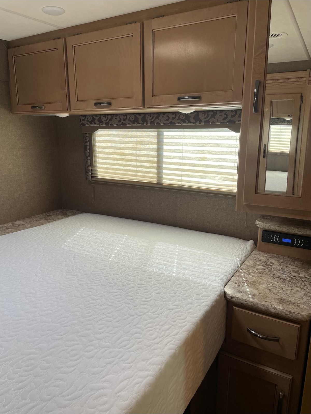 [30] Stress Free RVs - 2018 Class C - Chateau - Sleeps 10